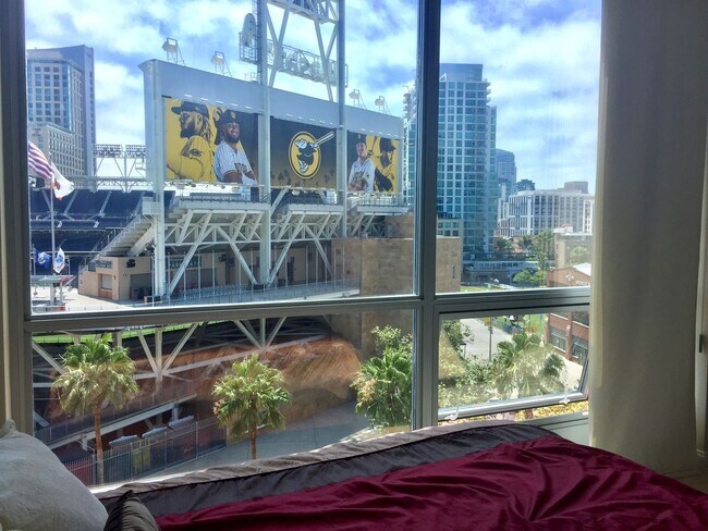 Building Photo - Beautifully Furnished Condo Right Across f...