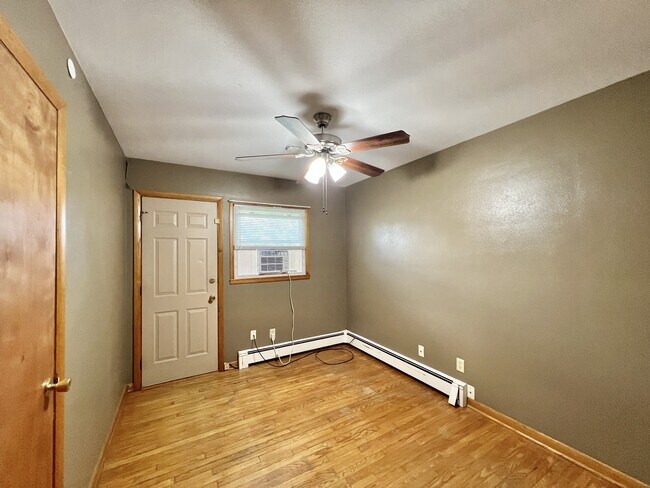 Building Photo - 290 Orchard Dr