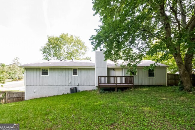 Building Photo - 4554 Cresant Ln