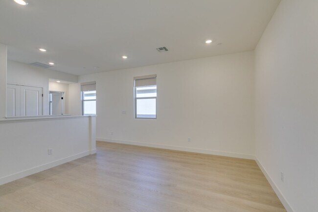 Building Photo - Brand New 4 Bedroom + Den/Office in Summerlin