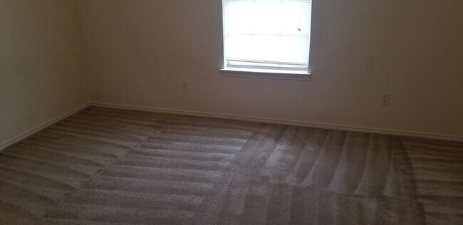 Building Photo - 2305 Upland Bend Dr