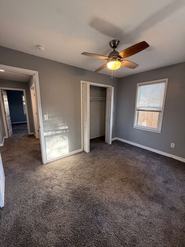 Building Photo - 4 bedroom/2 bath house