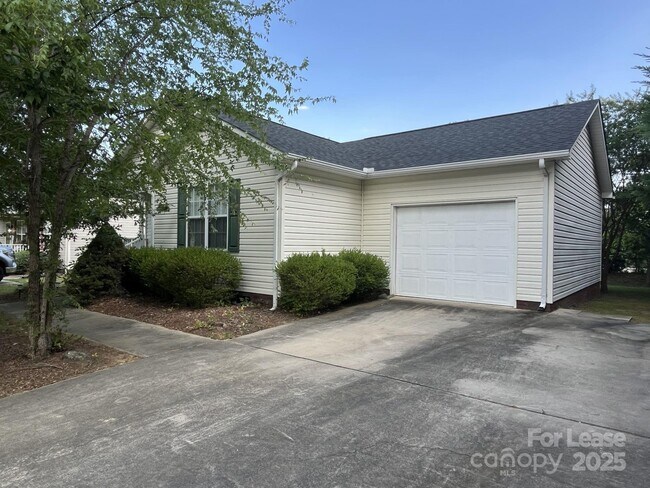 Primary Photo - 1015 Piney Church Rd