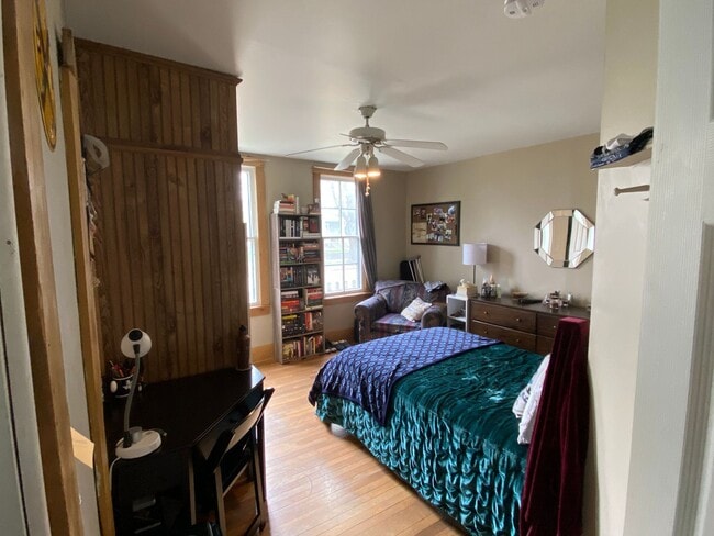 Building Photo - 3 Bedroom 1 Bath House - Close to Downtown Iowa City