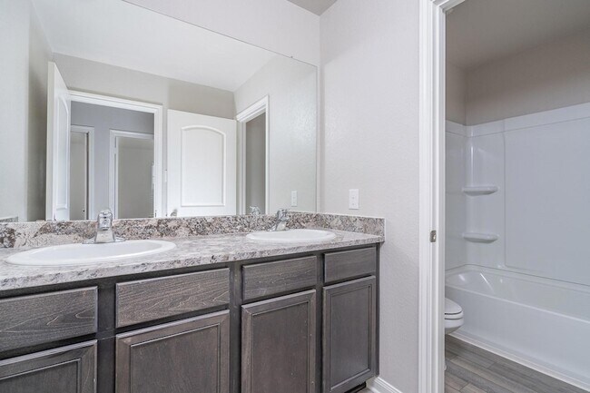 Building Photo - 225 Star Spangled Dr