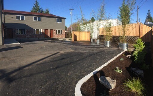 Building Photo - Better than Cool TH in Creston-Kenilworth