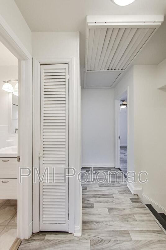 Building Photo - 7422 Parkwood St