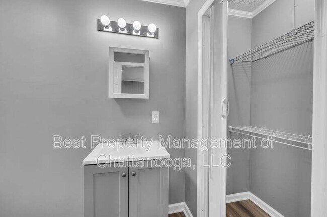 Building Photo - 5506 Sunnydell Ln
