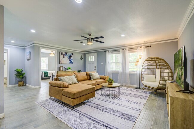 Building Photo - 541 Circle Dr