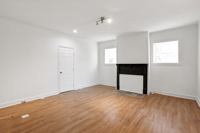 Building Photo - 1512 Flat Shoals Rd