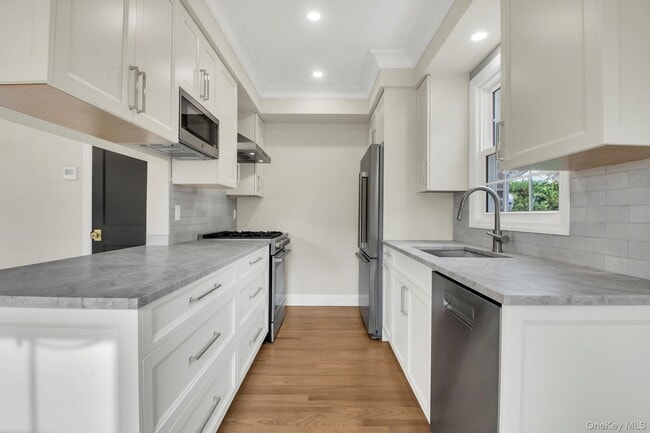 Building Photo - 2 Bayview Ct