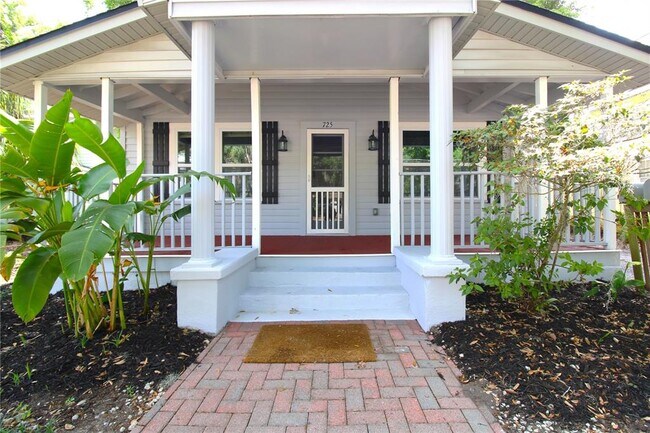 Building Photo - 725 Putnam Ave