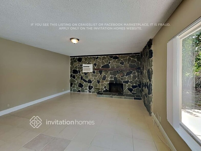 Building Photo - 2240 NE 62nd Ct