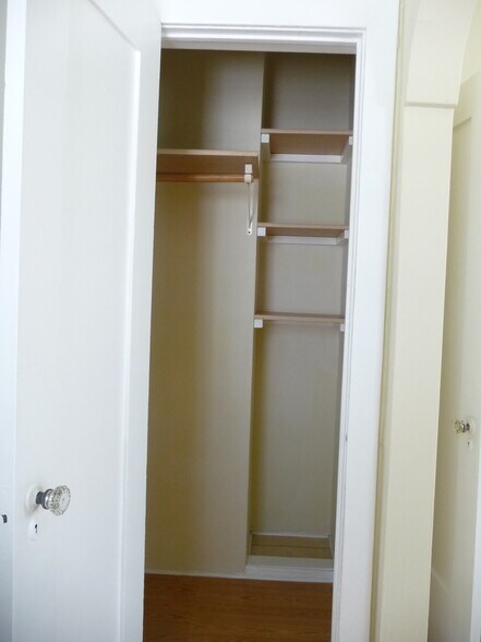 Building Photo - 435 1/2 N Sierra Bonita Ave