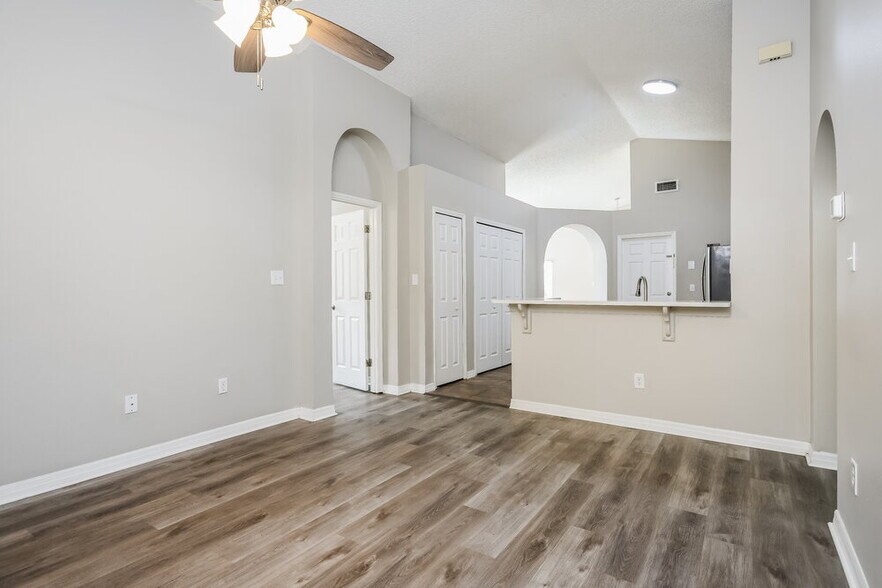 Building Photo - 652 Sitka Ct