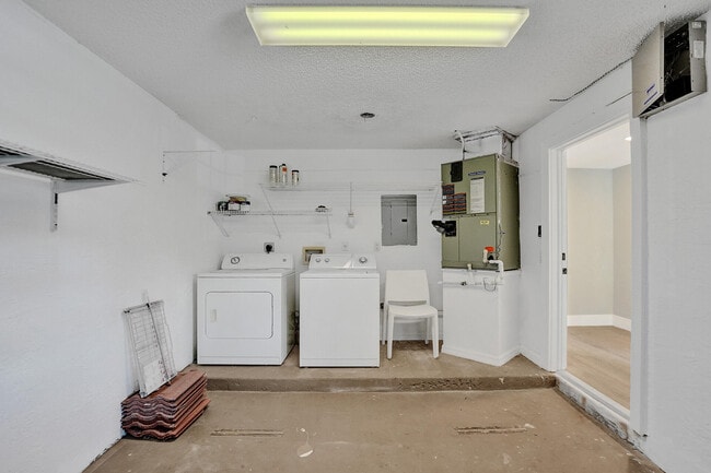 Building Photo - 876 Jeffery St