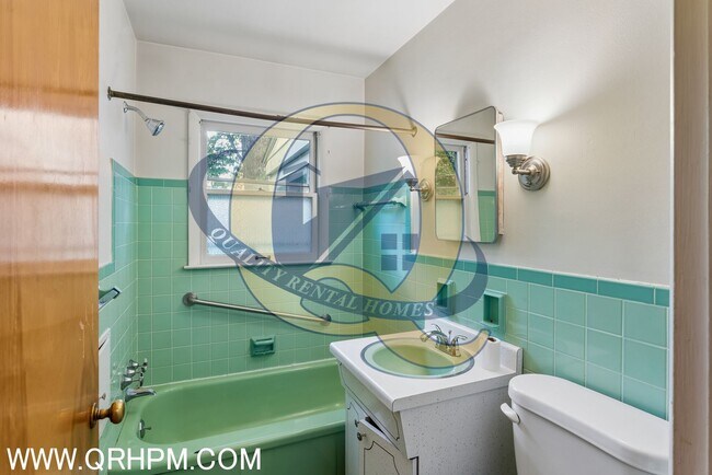 Building Photo - Available Now!!! 4 Bed, 2.5 Bath!!