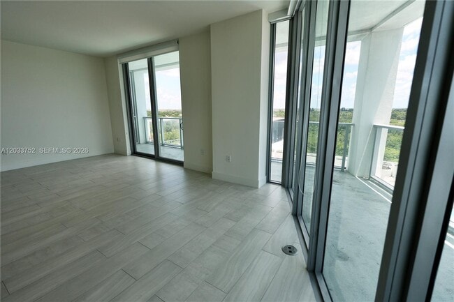 Building Photo - 2000 Metropica Wy