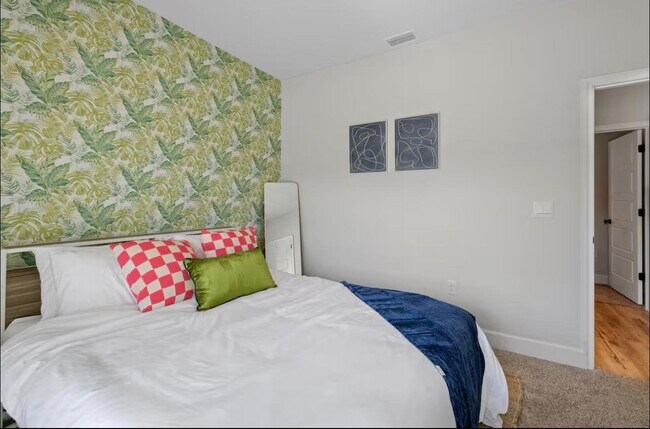 Building Photo - 2047 Hansel Hl Dr