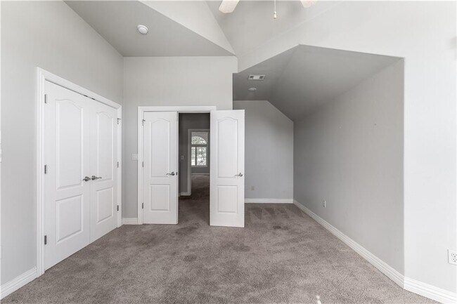 Building Photo - 2612 S Everest Ave