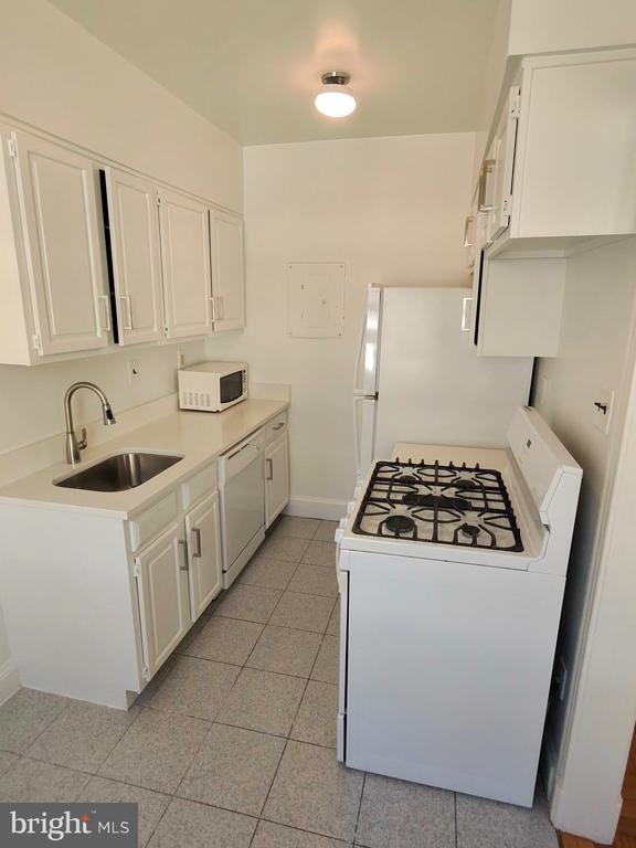 Building Photo - 4491 MacArthur Blvd NW