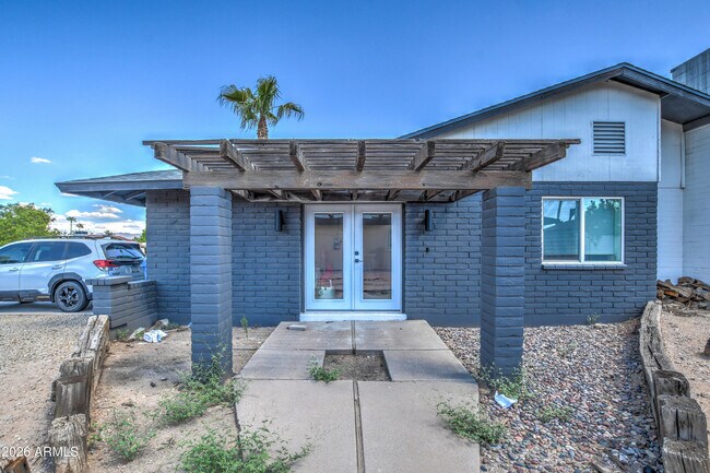 Building Photo - 4011 E Hancock Dr