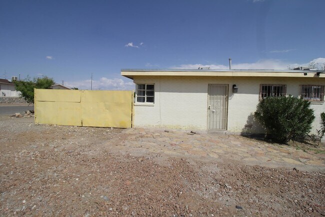 Building Photo - 3900 Flory Ave
