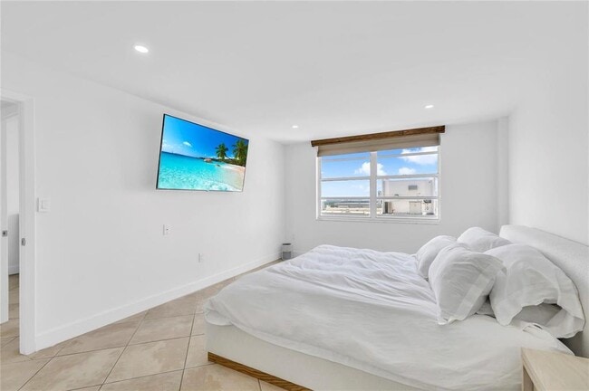 Building Photo - 2750 NE 183rd St