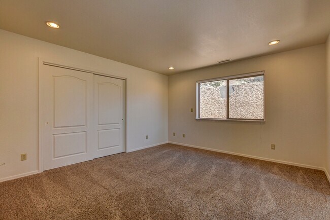 Building Photo - Large 3 bedroom 2 bathroom home in Prescott