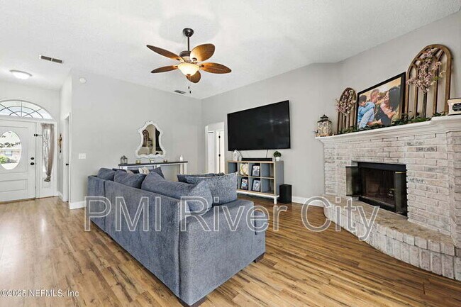 Building Photo - 2320 Locustwood Ct