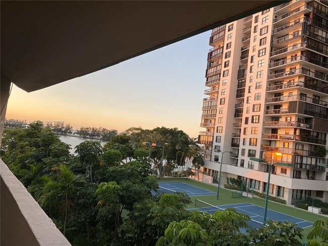 Building Photo - 2201 Brickell Ave