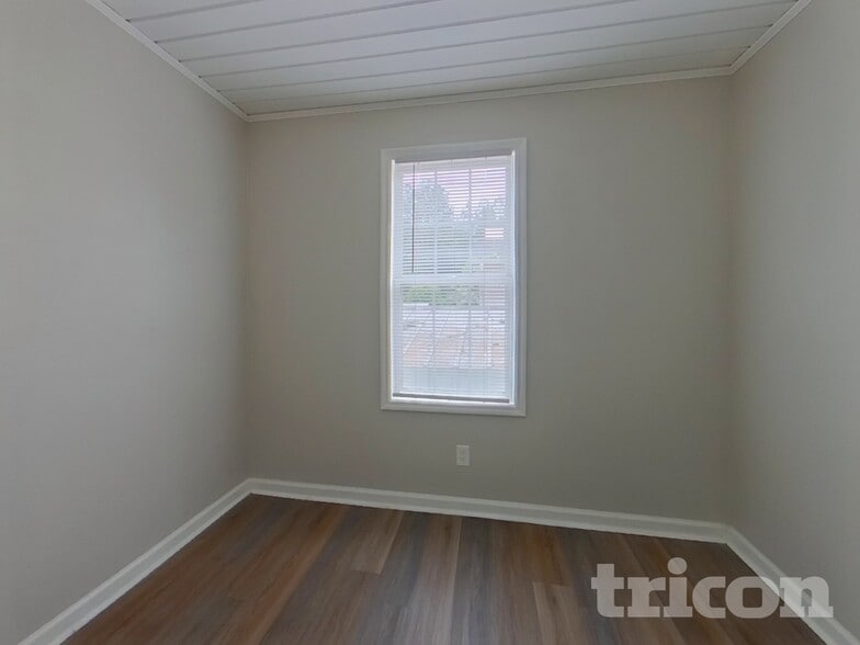 Building Photo - 337 Montclaire Ln