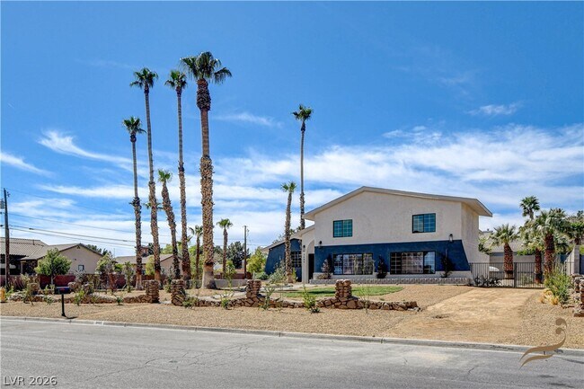 Building Photo - 2685 S Tenaya Way