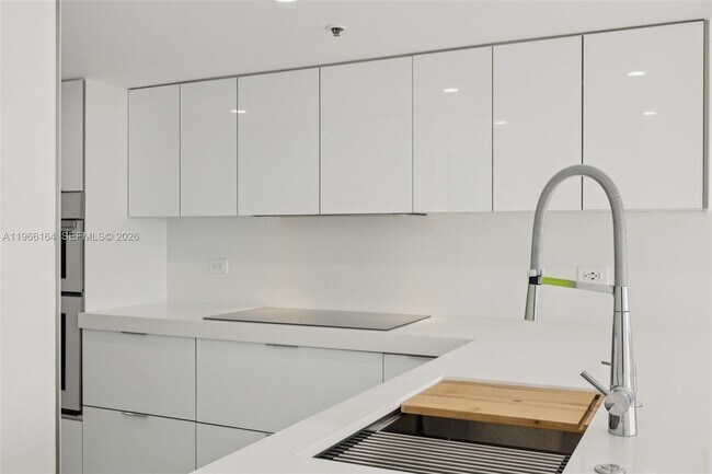 Building Photo - 7601 E Treasure Dr