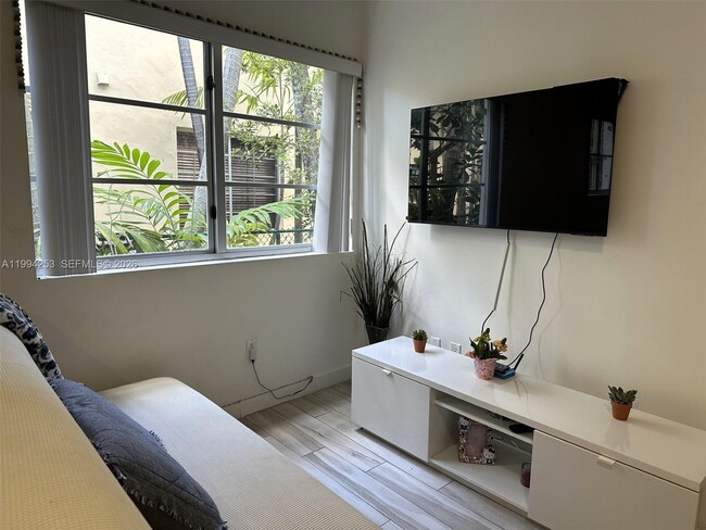 Building Photo - 1560 Meridian Ave