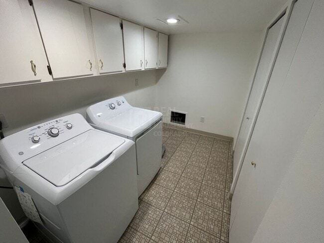 Building Photo - 1400 38th Ave