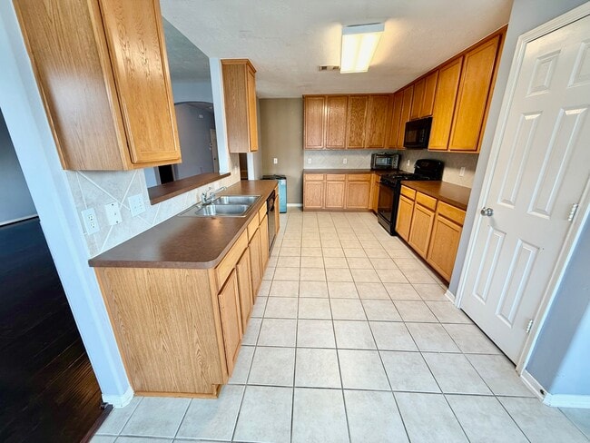 Building Photo - 15107 Summer Sunset Dr