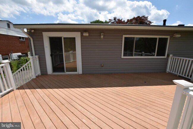 Building Photo - 4015 Heathfield Rd
