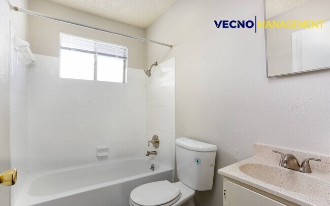 Building Photo - 102 E Cheryl Dr