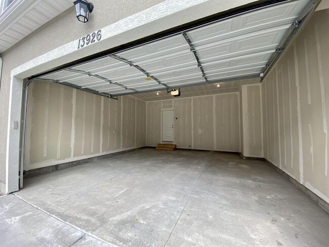 Building Photo - 13926 S Champlin Peak Dr