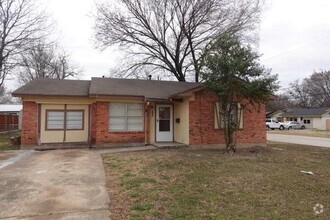 Building Photo - 700 Red Mill Ln