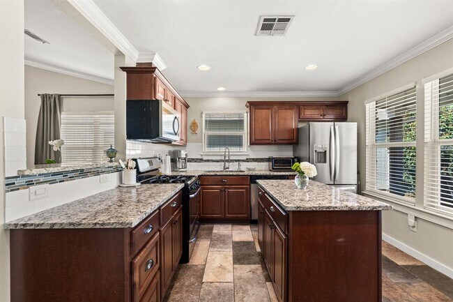 Building Photo - 9715 Meadowheath Dr