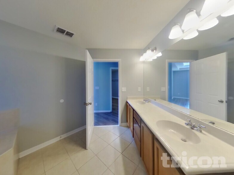 Building Photo - 4422 Fieldview Cir