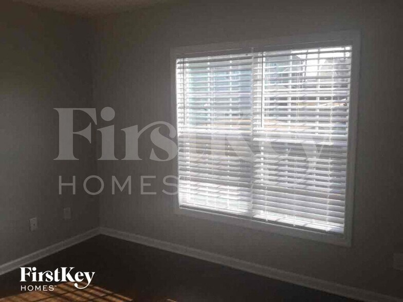 Building Photo - 320 Nelson Ln