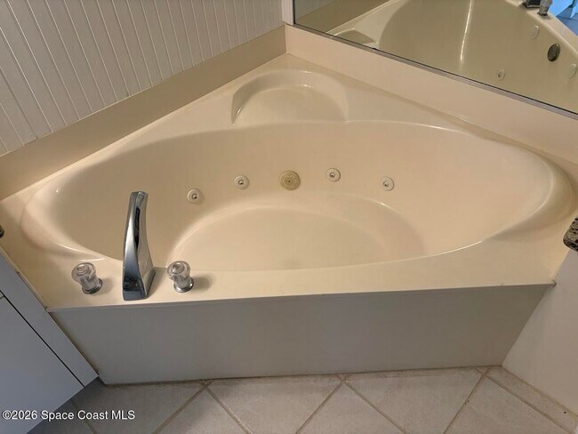 Building Photo - 104 Riverside Dr