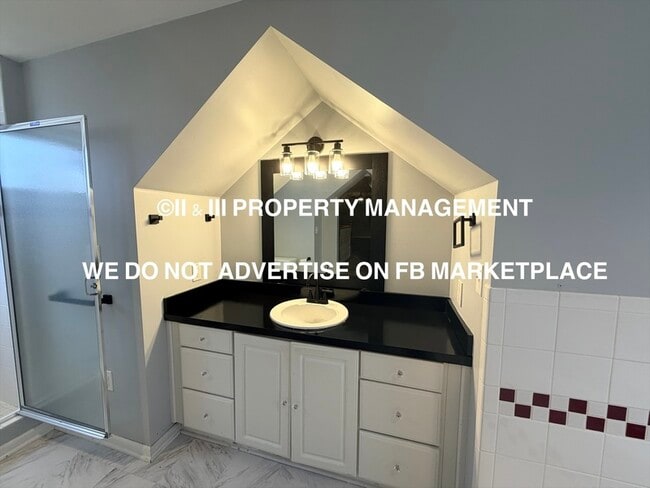 Building Photo - 5840 Floyd St