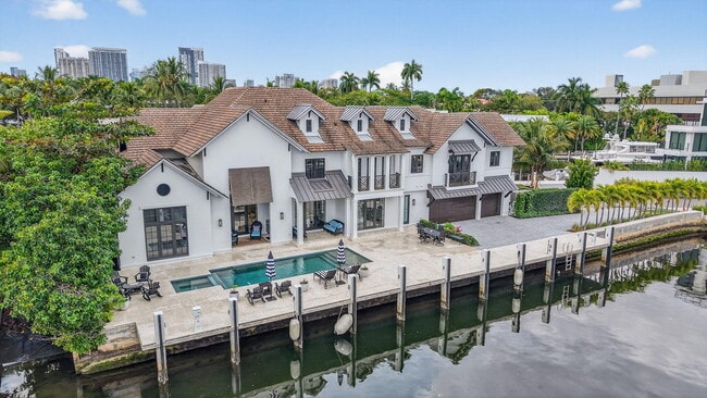 Building Photo - 400 Mola Ave