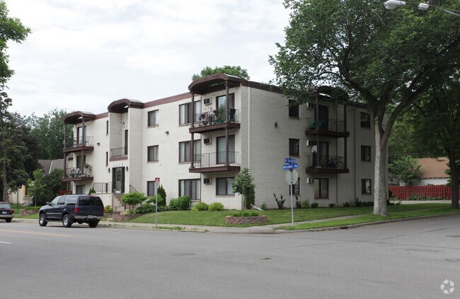 Front - 5600 Nicollet