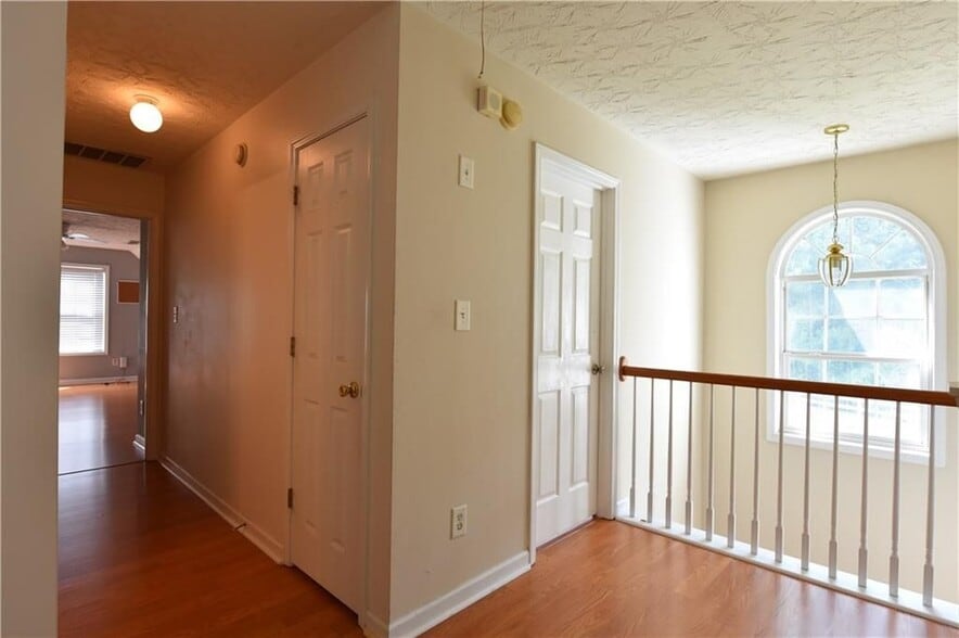 Building Photo - 3347 Baymount Way