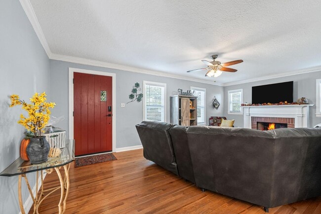 Building Photo - 805 W Ash St